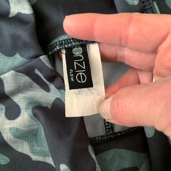 Onzie Flow High Waist 11” Camouflage Legging Size S/M - Picture 3 of 6